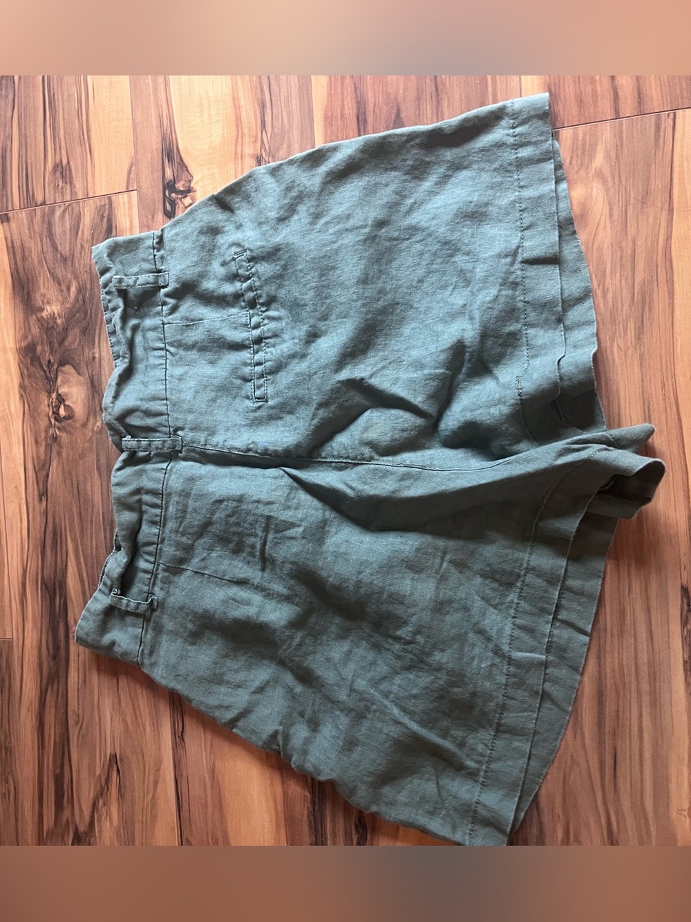 Linen Blend Shorts in Olive Green